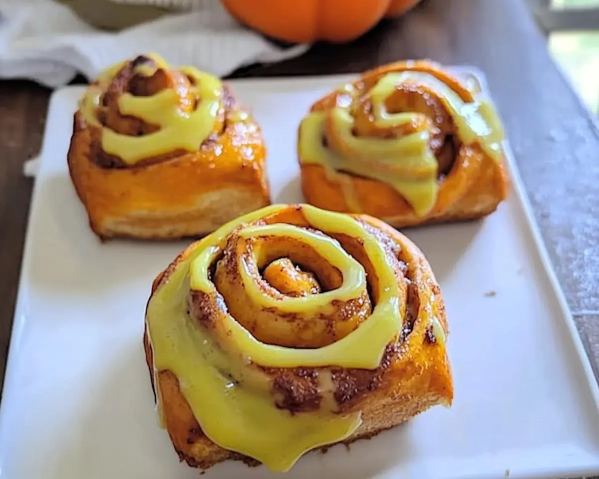 Cinnamon Roll Pumpkins: Easy Fall Breakfast Recipe 1 Cinnamon Roll Pumpkins
