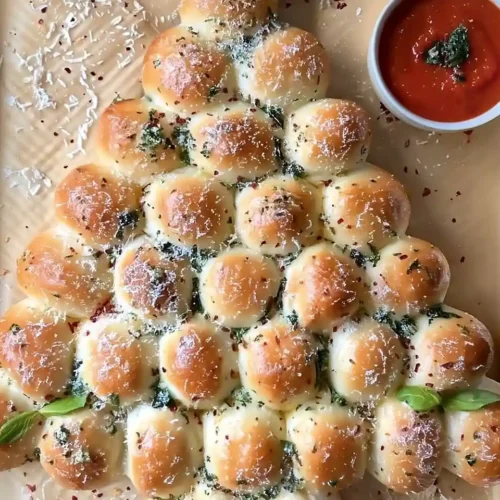 Cheesy Pull-Apart Christmas Tree Bread