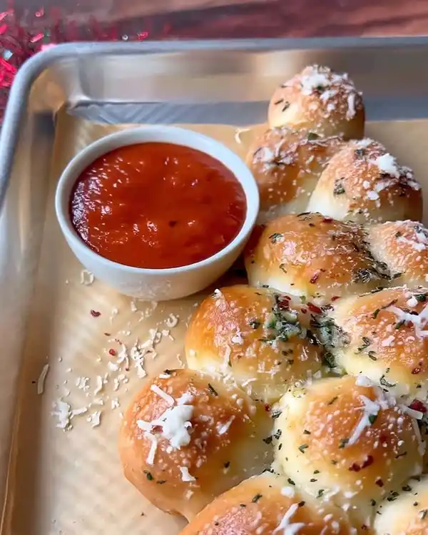 Cheesy Pull-Apart Christmas Tree Bread Recipe