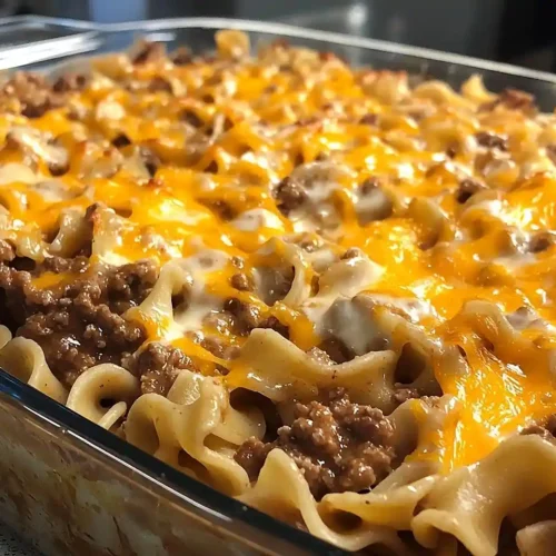 Cheesy Sour Cream Beef Noodle Bake