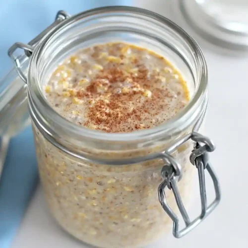 Cinnamon Roll Protein Overnight Oats