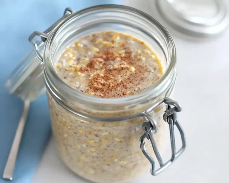 Cinnamon Roll Protein Overnight Oats