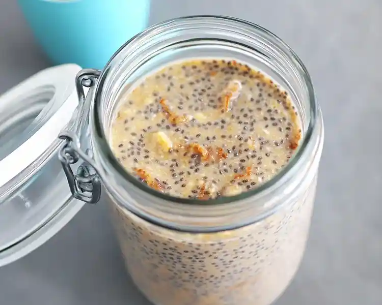 Overnight Oats with cinnamon roll