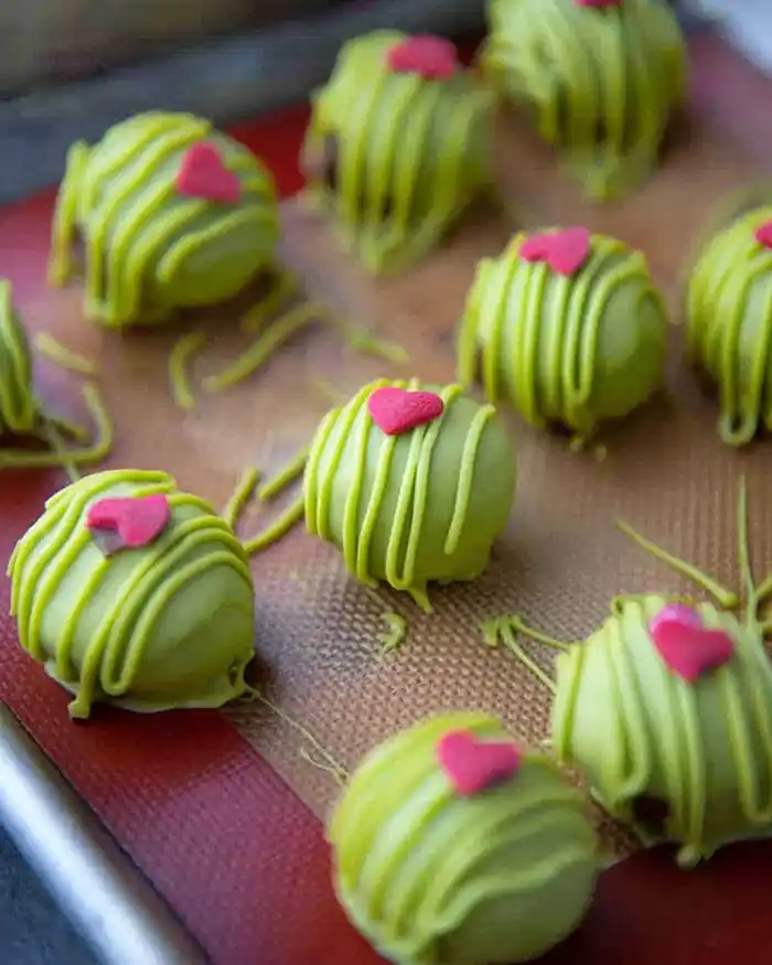 No-Bake Grinch Oreo Truffles Recipe