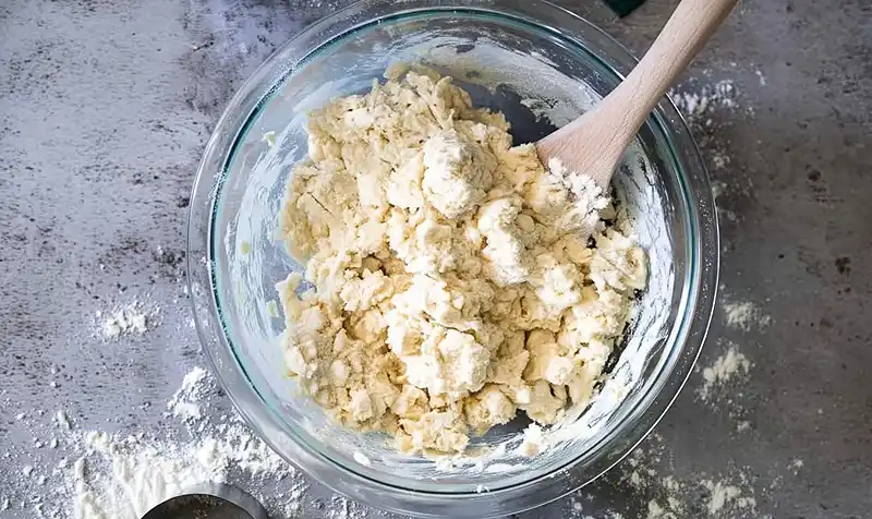 Preparing the homemade biscuit